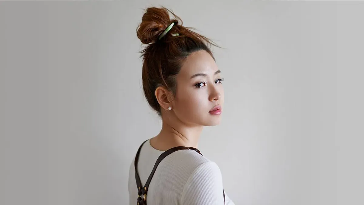 Mastering the Effortless Elegance of How to Do a Top Knot Bun